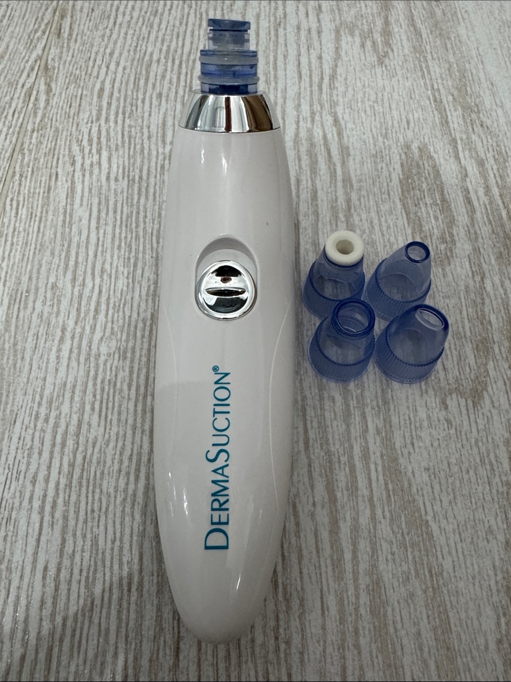 DermaSuction Facial Pore Vacuum - White with Blue Tips